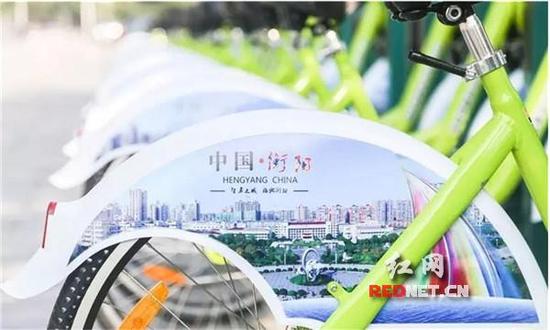 站點(diǎn)內(nèi)碼放整齊的公共自行車(chē)